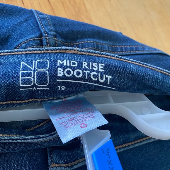 No Boundaries 
Women’s 
Boot Cut Jeans - Picture 3 of 3